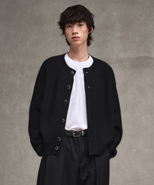 LMOOD（エルムード）の「ニュープレップウールクルーネックカーディガン ( 2 COLOR )（カーディガン/ボレロ・レディース・ライトグレー/ブラック・44/48/46）」の6枚目の写真