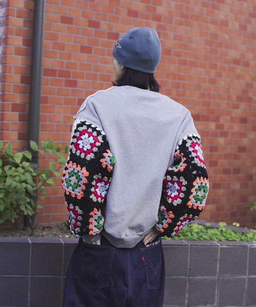 DISCOVERED(ディスカバード)の「DISCOVERED / ディスカバード CROCHET SLEEVE SWEAT(スウェット・メンズ・ホワイト/ブラック/グレー・3)」の9枚目の写真