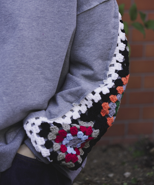 DISCOVERED(ディスカバード)の「DISCOVERED / ディスカバード CROCHET SLEEVE SWEAT(スウェット・メンズ・ホワイト/ブラック/グレー・3)」の13枚目の写真