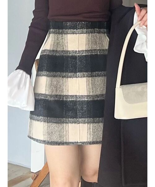 MERCURYDUO(マーキュリーデュオ)の「シャギーチェックミニスカート(スカート・レディース・ブラック/レッド・MEDIUM/SMALL)」の2枚目の写真