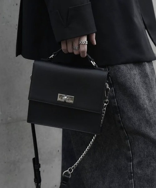 WESTBOY(ウエストボーイ)の「スクエア レザーライク チェーン サコッシュ ショルダーバッグ WO25W7BG05(ショルダーバッグ・メンズ・ブラック・FREE)」の1枚目の写真