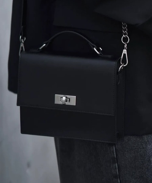 WESTBOY(ウエストボーイ)の「スクエア レザーライク チェーン サコッシュ ショルダーバッグ WO25W7BG05(ショルダーバッグ・メンズ・ブラック・FREE)」の2枚目の写真