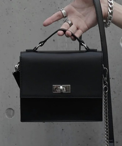 WESTBOY(ウエストボーイ)の「スクエア レザーライク チェーン サコッシュ ショルダーバッグ WO25W7BG05(ショルダーバッグ・メンズ・ブラック・FREE)」の3枚目の写真
