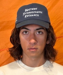 WESTERN HYDRODYNAMIC RESEARCH（ウェスタンハイドロダイナミックリサーチ）の「【Western Hydrodynamic Research/ウェスタン ハイドロダイナミック リサーチ】ANDR_ HAT　アーティストコラボ　キャップ　ブランドロゴ刺繍　ドローコード調整（キャップ）」