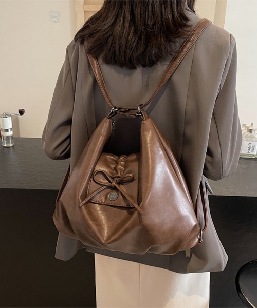 ONEP STAR(ワンピスター)の「巾着型フェイクレザーショルダーバッグ(ショルダーバッグ・レディース・ブラック/ダークブラウン/ブラウン・FREE)」の22枚目の写真