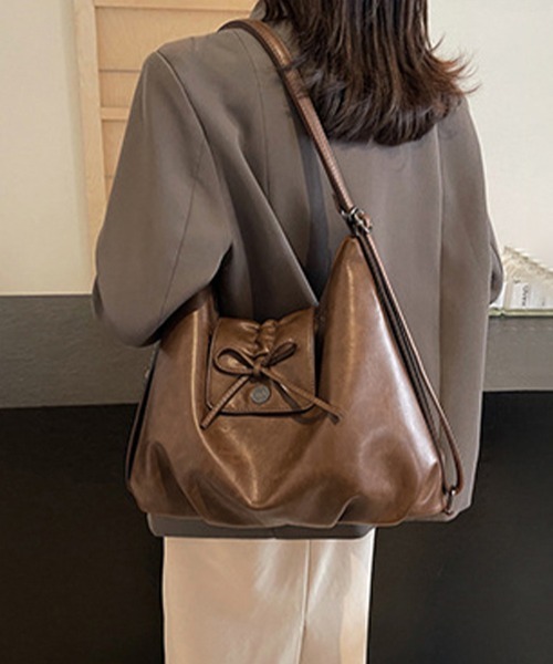 ONEP STAR(ワンピスター)の「巾着型フェイクレザーショルダーバッグ(ショルダーバッグ・レディース・ブラック/ダークブラウン/ブラウン・FREE)」の20枚目の写真