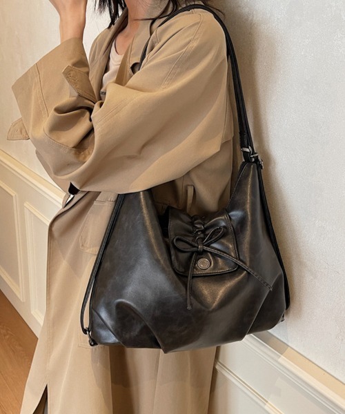 ONEP STAR(ワンピスター)の「巾着型フェイクレザーショルダーバッグ(ショルダーバッグ・レディース・ブラック/ダークブラウン/ブラウン・FREE)」の15枚目の写真