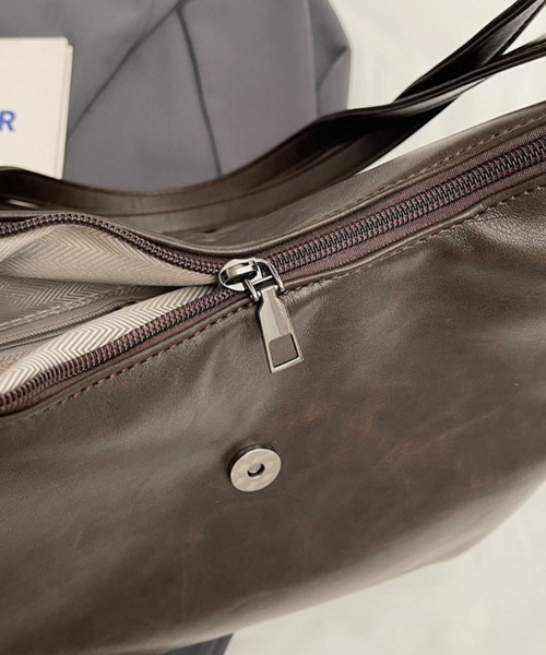 ONEP STAR(ワンピスター)の「巾着型フェイクレザーショルダーバッグ(ショルダーバッグ・レディース・ブラック/ダークブラウン/ブラウン・FREE)」の7枚目の写真