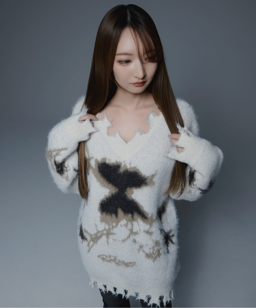 .KOM(ドットコム)の「『.KOM/ドットケーオーエム』デザインニット【GC】(ニット/セーター・レディース・ホワイト/ブラック・FREE)」の1枚目の写真