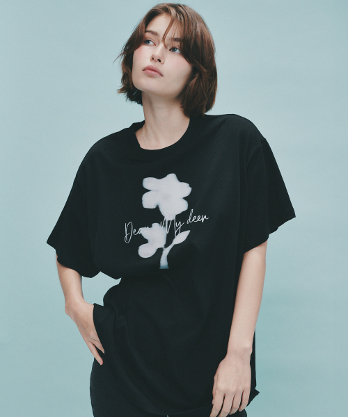 DEARMYDEER(ディアマイディア)の「オーバーサイズフラワーティーシャツ_ブラック(Tシャツ/カットソー・レディース・その他・FREE)」の2枚目の写真