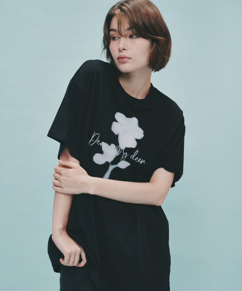 DEARMYDEER(ディアマイディア)の「オーバーサイズフラワーティーシャツ_ブラック(Tシャツ/カットソー・レディース・その他・FREE)」の3枚目の写真