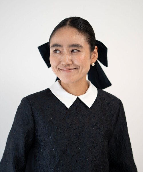 IRIS47（イリスフォーセブン）の「＜AYA KANEKO×IRIS 47×UNITED ARROWS＞ビッグ リボン クリップ（バレッタ/ヘアクリップ・レディース・ブラック/ネイビー・FREE）」の2枚目の写真