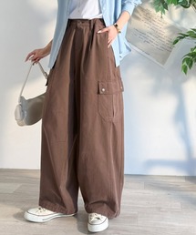 Java（ジャバ）の「《JaVaジャバコラボ》程よい抜け感でベーシックに着回せる♪ 綿100%の快適素材◎タックワイドカーゴパンツ（カーゴパンツ）」