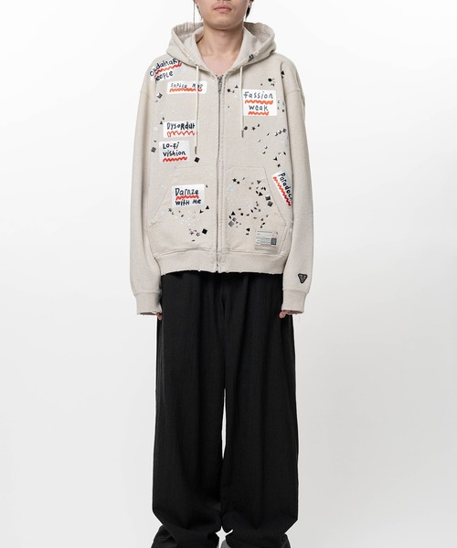 Maison MIHARA YASUHIRO(メゾンミハラヤスヒロ)の「Embellished Sticker Zip-Up Hoodie(パーカー・メンズ・ホワイト・44)」の3枚目の写真