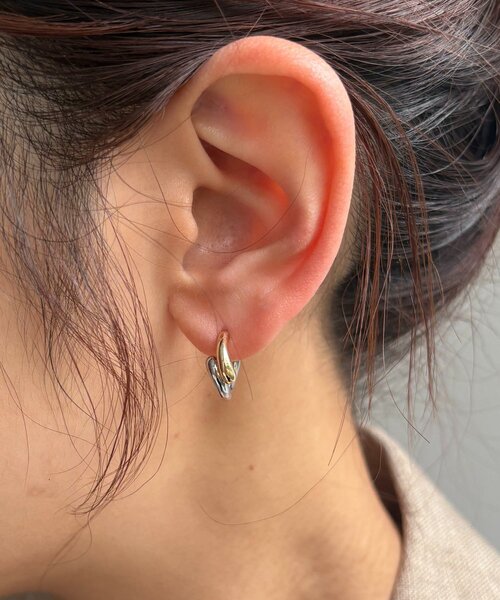 CAPRICIEUX LE'MAGE（カプリシューレマージュ）の「〈GOLDY/ゴールディ〉コンビワンタッチフープピアス（ピアス（両耳用）・レディース・シルバー/ゴールド・FREE）」の2枚目の写真