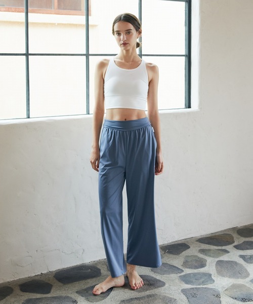 Julier Yoga and Relax(ジュリエヨガアンドリラックス)の「Julier (定番)YOGA FITショートトップス(その他トップス・レディース・ブラック/グレー/ブルー/ホワイト・1/0/2/00)」の18枚目の写真