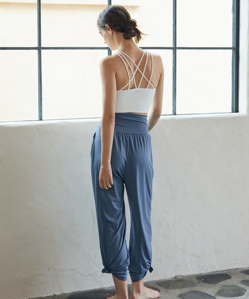 Julier Yoga and Relax(ジュリエヨガアンドリラックス)の「Julier (定番)YOGA FITショートトップス(その他トップス・レディース・ブラック/グレー/ブルー/ホワイト・1/0/2/00)」の19枚目の写真