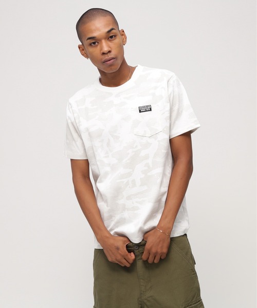 AVIREX(アヴィレックス)の「《WEB&DEPOT限定》CREW NECK POCKET T-SHIRT / クルーネック ポケット ティーシャツ / AVIREX / アヴィレックス(Tシャツ/カットソー・メンズ・グレー系カモフラージュ/ホワイト系その他/オフホワイト/ブラック・XX-LARGE/X-LARGE/LARGE/MEDIUM)」の3枚目の写真