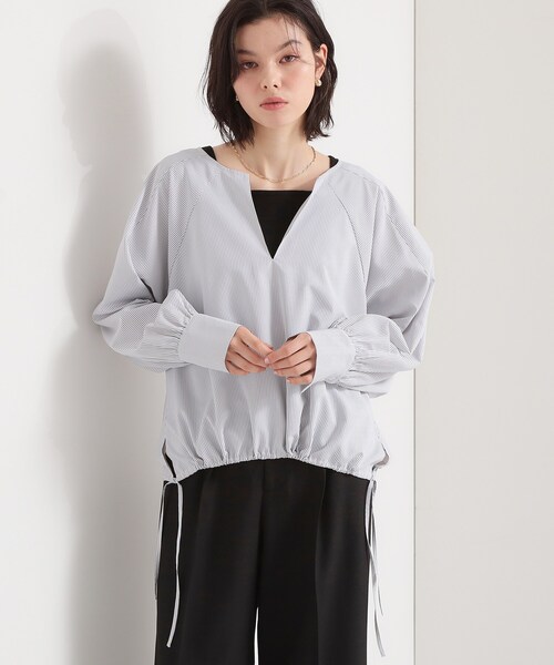 THE SHOP TK (ザ ショップ ティーケー )の「キーネックストライプドロストシャツブラウス(シャツ/ブラウス・レディース・ブルー系7/ホワイト系5/ピンク系7・99)」の2枚目の写真