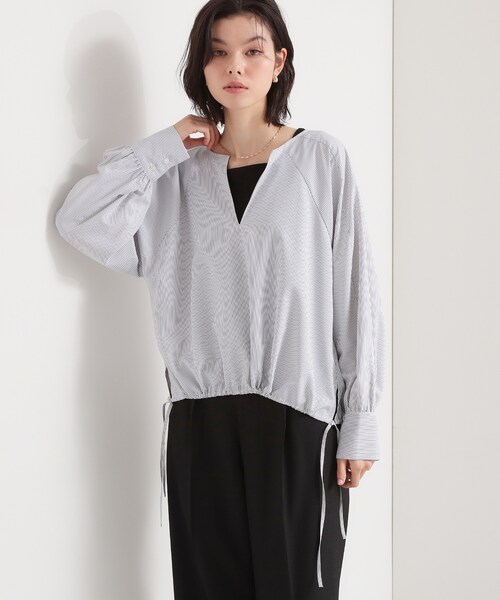 THE SHOP TK (ザ ショップ ティーケー )の「キーネックストライプドロストシャツブラウス(シャツ/ブラウス・レディース・ブルー系7/ホワイト系5/ピンク系7・99)」の4枚目の写真
