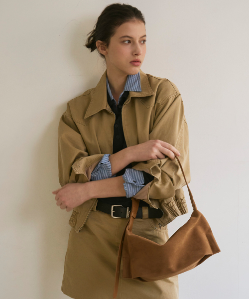 mur(ミュール)の「Nuovo Hobo Bag mini- Combi Suede(3color)(メッセンジャーバッグ・レディース・ダークブラウン/ブラウン/ベージュ・FREE)」の7枚目の写真