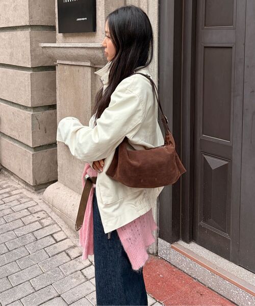 mur(ミュール)の「Nuovo Hobo Bag mini- Combi Suede(3color)(メッセンジャーバッグ・レディース・ダークブラウン/ブラウン/ベージュ・FREE)」の13枚目の写真