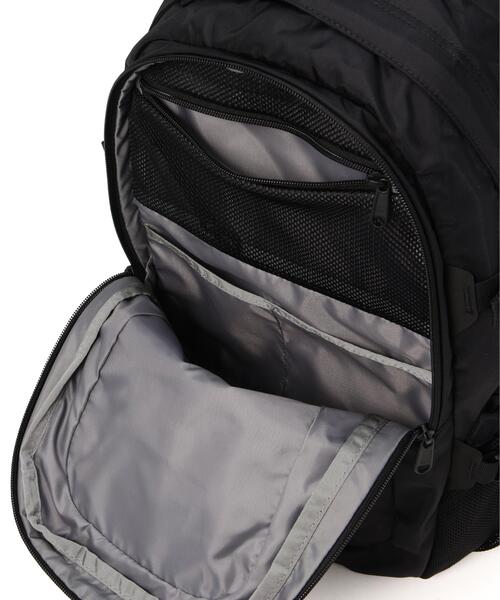 THE NORTH FACE(ザノースフェイス)の「THE NORTH FACE/ザ・ノース・フェイス/Hot Shot(バックパック/リュック・メンズ・ブラック・F)」の6枚目の写真