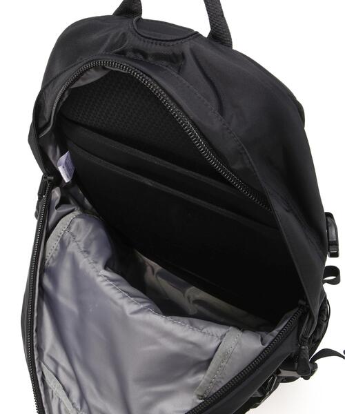 THE NORTH FACE(ザノースフェイス)の「THE NORTH FACE/ザ・ノース・フェイス/Hot Shot(バックパック/リュック・メンズ・ブラック・F)」の7枚目の写真