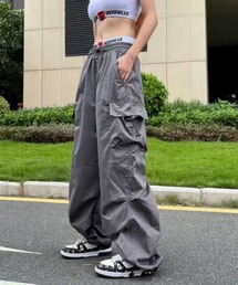 nonomi（ノノミ）の「裾ドロスト付き ナイロンライク ルーズシルエット ワイドパラシュートカーゴパンツ（カーゴパンツ）」