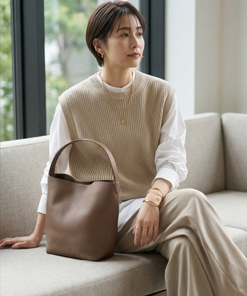 STYLE DELI(スタイルデリ)の「【DELI by】ミニマルバケットリアルレザーバッグ(レギュラー)(ショルダーバッグ・レディース・グレイッシュベージュ/ブラック/ブラウン・FREE)」の17枚目の写真