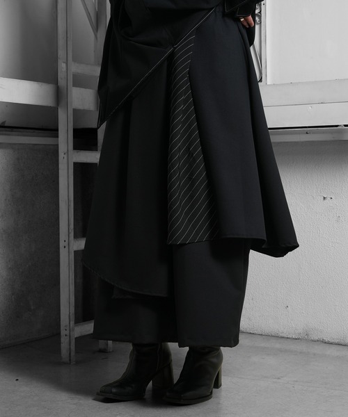 Ruze(ルゼ)の「Asymmetry stripe MIX drape wide pants/アシンメトリー ストライプミックス ドレープ ワイド パンツ(その他パンツ・メンズ・ブラック・FREE)」の3枚目の写真