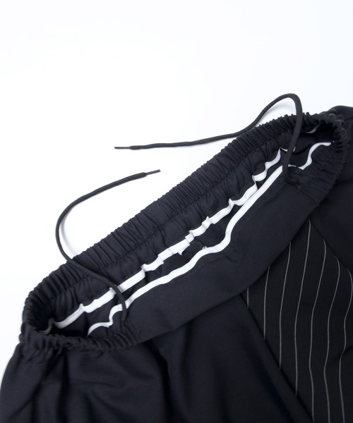 Ruze(ルゼ)の「Asymmetry stripe MIX drape wide pants/アシンメトリー ストライプミックス ドレープ ワイド パンツ(その他パンツ・メンズ・ブラック・FREE)」の18枚目の写真