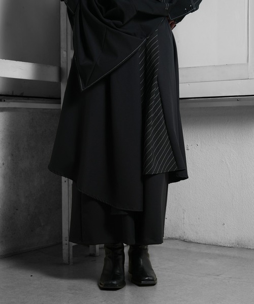 Ruze(ルゼ)の「Asymmetry stripe MIX drape wide pants/アシンメトリー ストライプミックス ドレープ ワイド パンツ(その他パンツ・メンズ・ブラック・FREE)」の2枚目の写真