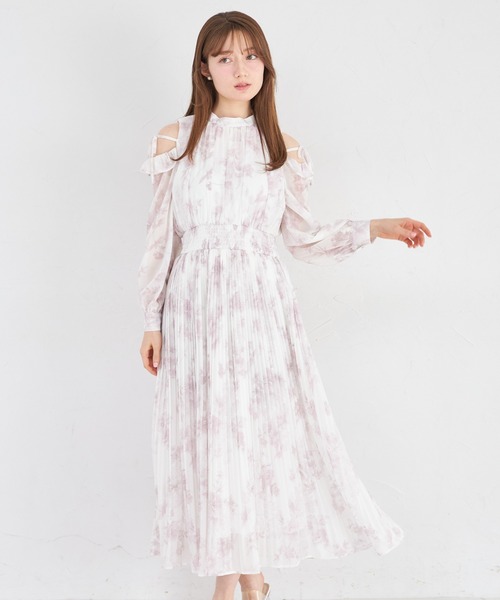 tocco closet（トッコ　クローゼット）の「リボン付きオープンショルダーフラワープリントワンピース（ワンピース・レディース・ブルー/ピンク・M）」の2枚目の写真