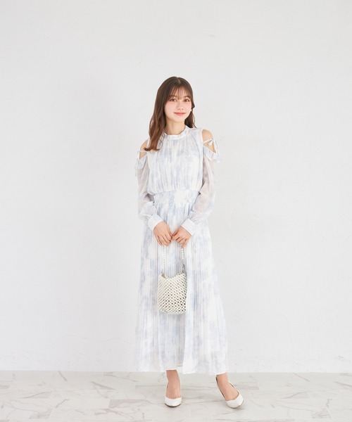 tocco closet（トッコ　クローゼット）の「リボン付きオープンショルダーフラワープリントワンピース（ワンピース・レディース・ブルー/ピンク・M）」の22枚目の写真