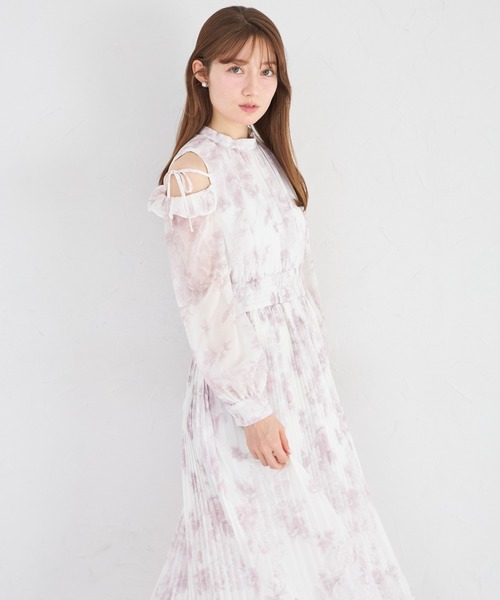 tocco closet（トッコ　クローゼット）の「リボン付きオープンショルダーフラワープリントワンピース（ワンピース・レディース・ブルー/ピンク・M）」の17枚目の写真
