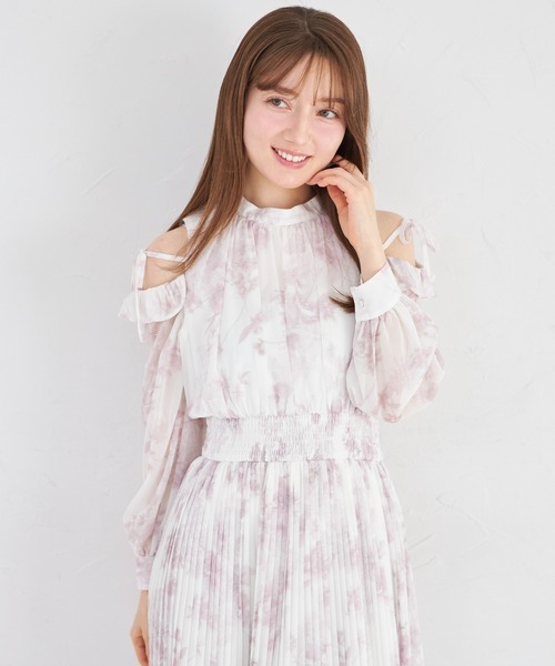 tocco closet（トッコ　クローゼット）の「リボン付きオープンショルダーフラワープリントワンピース（ワンピース・レディース・ブルー/ピンク・M）」の18枚目の写真