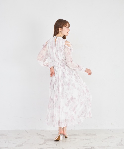 tocco closet（トッコ　クローゼット）の「リボン付きオープンショルダーフラワープリントワンピース（ワンピース・レディース・ブルー/ピンク・M）」の20枚目の写真