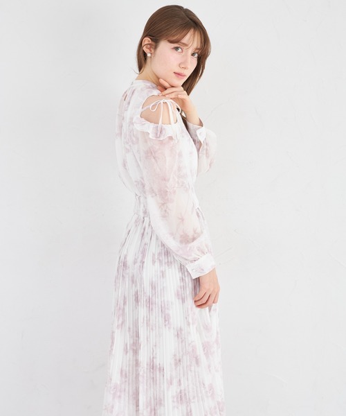 tocco closet（トッコ　クローゼット）の「リボン付きオープンショルダーフラワープリントワンピース（ワンピース・レディース・ブルー/ピンク・M）」の16枚目の写真