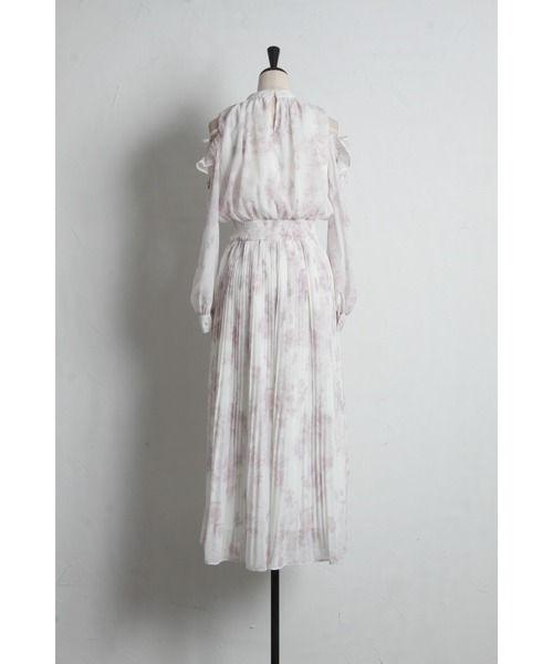 tocco closet（トッコ　クローゼット）の「リボン付きオープンショルダーフラワープリントワンピース（ワンピース・レディース・ブルー/ピンク・M）」の10枚目の写真