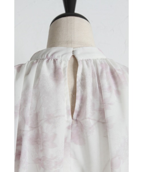 tocco closet（トッコ　クローゼット）の「リボン付きオープンショルダーフラワープリントワンピース（ワンピース・レディース・ブルー/ピンク・M）」の9枚目の写真