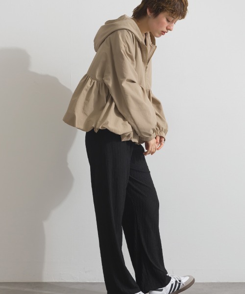 Fizz（フィズ）の「ナイロンワッシャーペプラムデザインマウンテンパーカー（マウンテンパーカー・レディース・アイボリー/ブラック/ベージュ・M）」の5枚目の写真