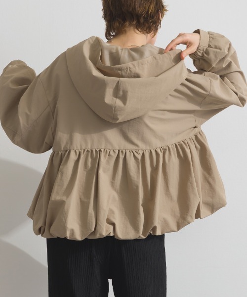 Fizz（フィズ）の「ナイロンワッシャーペプラムデザインマウンテンパーカー（マウンテンパーカー・レディース・アイボリー/ブラック/ベージュ・M）」の8枚目の写真