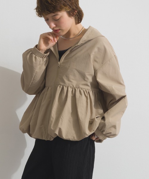 Fizz（フィズ）の「ナイロンワッシャーペプラムデザインマウンテンパーカー（マウンテンパーカー・レディース・アイボリー/ブラック/ベージュ・M）」の7枚目の写真