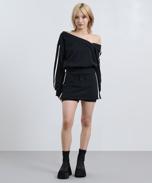 ANAP(アナップ)の「裏毛 ワンショルダー × スカパン セットアップ 【セットアップ対応】(アンサンブル・レディース・ブラック/グレー・F)」の7枚目の写真