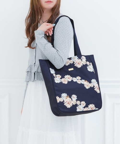 PAUL & JOE ACCESSOIRES(ポールアンドジョーアクセソワ)の「【PAUL & JOE ACCESSOIRES /ポール アンド ジョー アクセソワ 】 CHRYSANTHEME & NOUNETTE PRINT 縦型トートバッグ(トートバッグ・レディース・ミント/ネイビー/ピンク・FREE)」の2枚目の写真