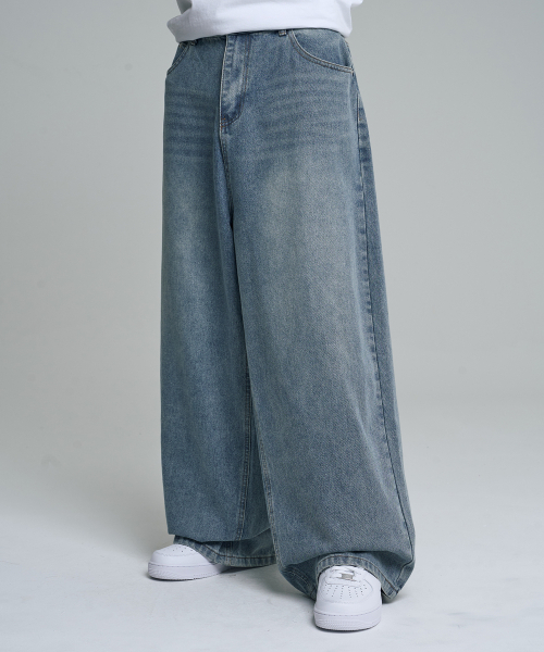 MOOVN(ムブン)の「モアワイドデニムパンツライトブルー(デニムパンツ・メンズ・その他・LARGE/MEDIUM/SMALL)」の1枚目の写真