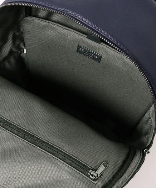 COLE HAAN(コールハーン)の「ベルモント バックパック mens(バックパック/リュック・メンズ・ネイビー・OSFA)」の7枚目の写真