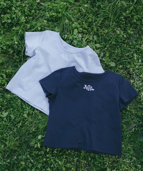 idem(イデム)の「idem rose graphic T-shirt / オリジナルローズグラフィックTシャツ(Tシャツ/カットソー・レディース・ネイビー/ブルー・FREE)」の17枚目の写真
