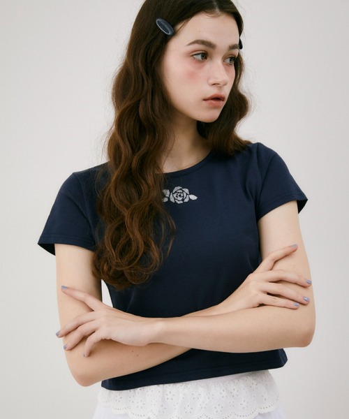 idem(イデム)の「idem rose graphic T-shirt / オリジナルローズグラフィックTシャツ(Tシャツ/カットソー・レディース・ネイビー/ブルー・FREE)」の12枚目の写真